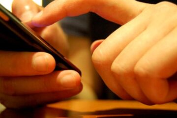 Specialistul care a verificat telefonul i-a transmis că acesta este o replică bine realizată
