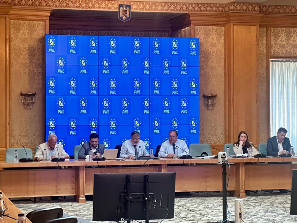 Prim-vicepreședintele Partidului Național Liberal, Gheorghe Flutur, a condus ședința Comisiei Naționale pentru Politici Publice a PNL Prim-vicepreședintele Partidului Național Liberal, Gheorghe Flutur, a condus ședința Comisiei Naționale pentru Politici Publice a PNL