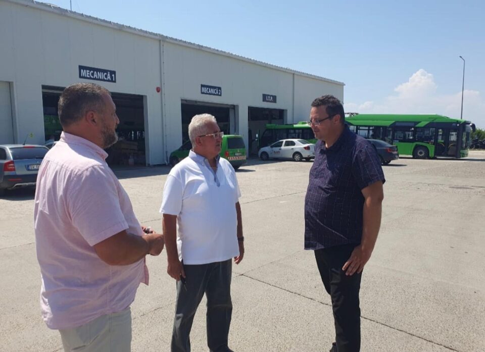 Primarul Ion Lungu, la sediul viitorului sediu al autobazei pentru transport public metropolitan Primarul Ion Lungu, la sediul viitorului sediu al autobazei pentru transport public metropolitan