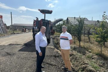 Consiliul Județean Suceava asfaltează drumul Forăști-Manolea