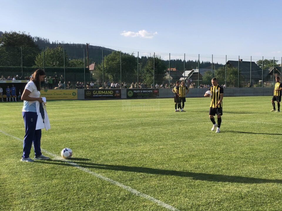Fotbaliști din „generația de aur” a României, prezenți la meciul de retragere a internaționalului sucevean Mihai Roman