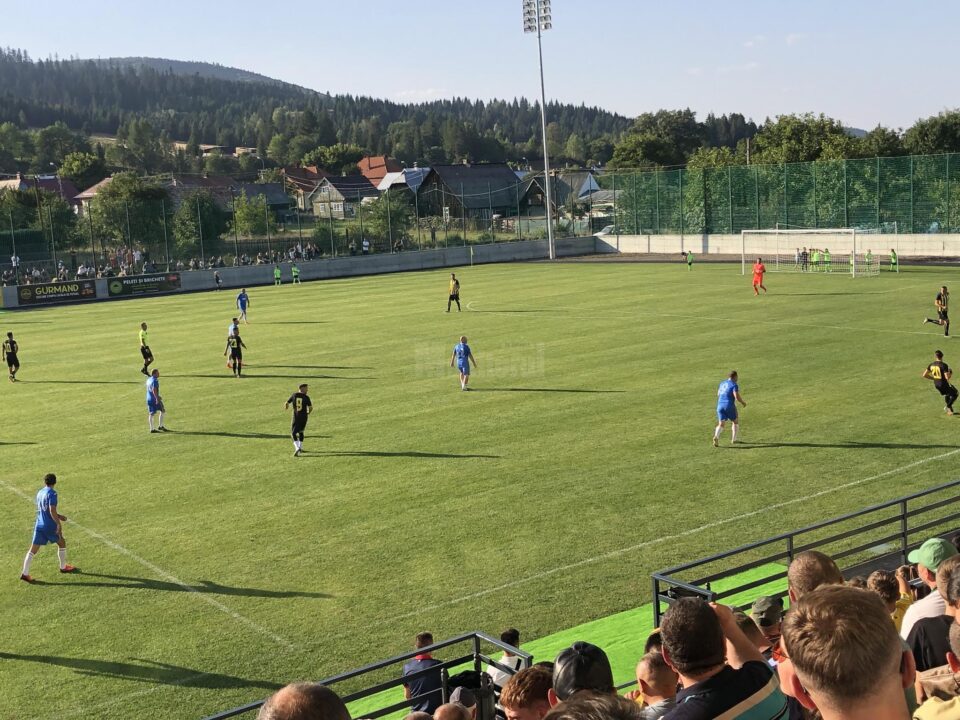 Fotbaliști din „generația de aur” a României, prezenți la meciul de retragere a internaționalului sucevean Mihai Roman