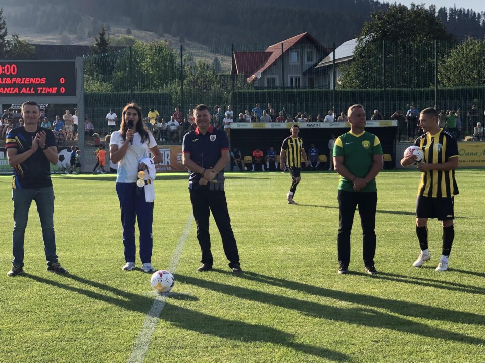 Fotbaliști din „generația de aur” a României, prezenți la meciul de retragere a internaționalului sucevean Mihai Roman