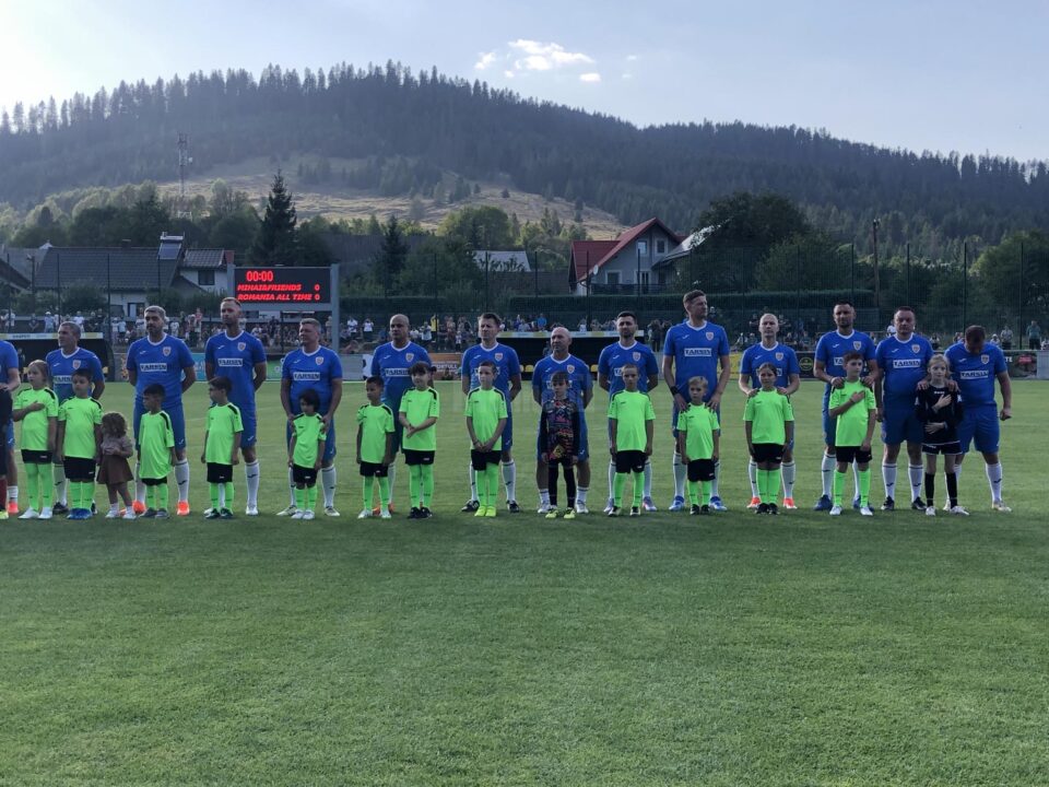Fotbaliști din „generația de aur” a României, prezenți la meciul de retragere a internaționalului sucevean Mihai Roman