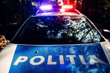 Mașină poliție noaptea (foto generic)