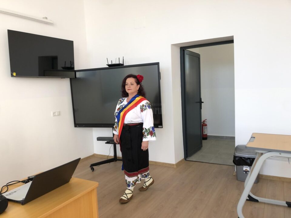 Primarul Violeta Țăran spune că noua școală din Corlata benericiază de dotări la cele mai înalte standarde