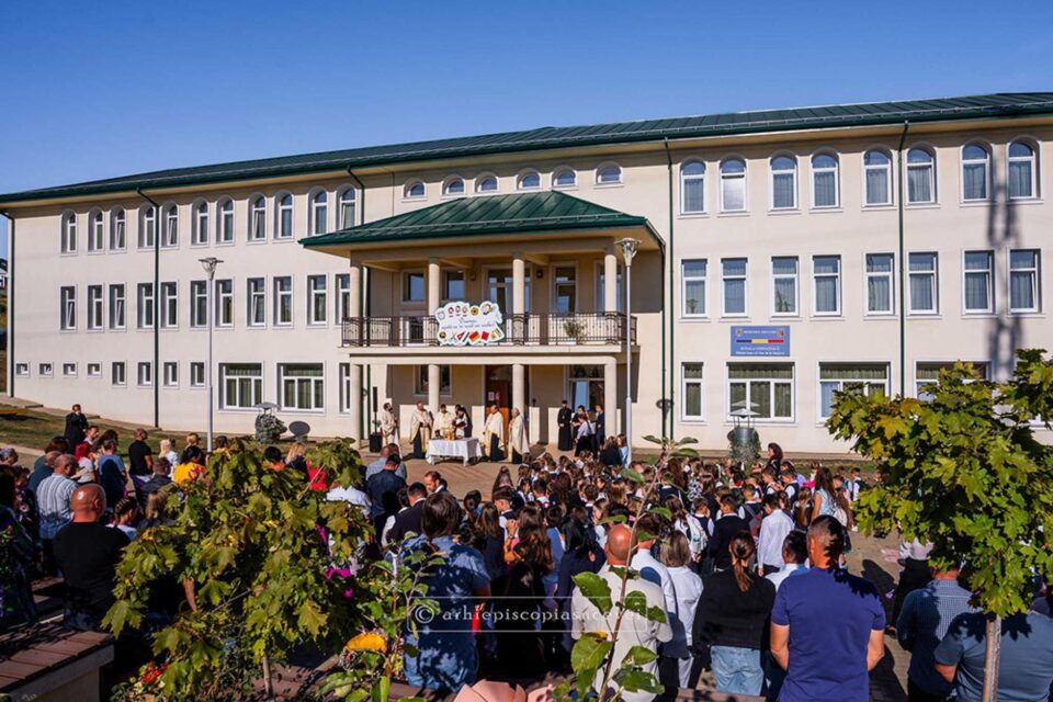 Binecuvântare arhierească la începutul anului școlar la Seminarul Teologic Liceal Ortodox „Mitropolitul Dosoftei” din Suceava Binecuvântare arhierească la începutul anului școlar la Seminarul Teologic Liceal Ortodox „Mitropolitul Dosoftei” din Suceava