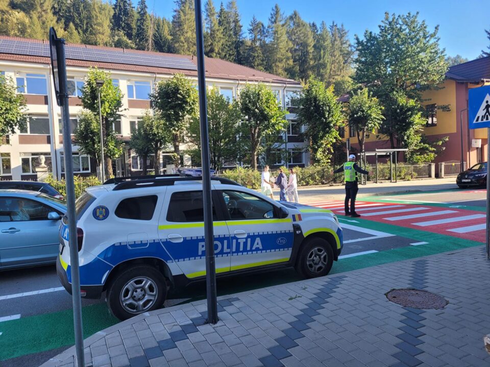 Polițiștii suceveni au de asigurat ordinea în peste 700 de școli. Problema violenței, prioritatea zero Polițiștii suceveni au de asigurat ordinea în peste 700 de școli. Problema violenței, prioritatea zero