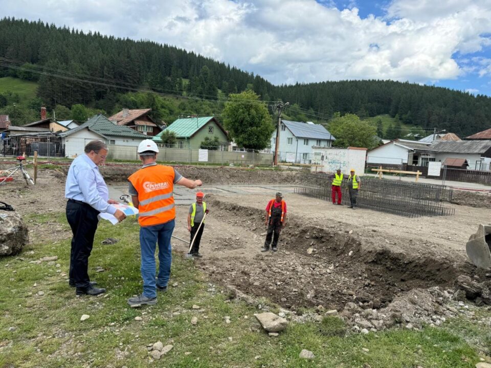 Flutur anunță că vor fi plătite facturile restante ale firmelor de construcții care au lucrat la diverse proiecte guvernamentale Flutur anunță că vor fi plătite facturile restante ale firmelor de construcții care au lucrat la diverse proiecte guvernamentale
