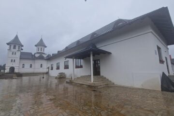 Preșcolarii învață în prăznicarul bisericii din comună