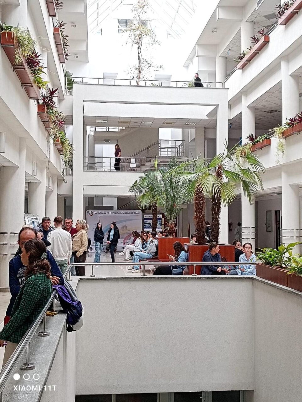 În așteptare, înainte de intrarea în sala de examinare