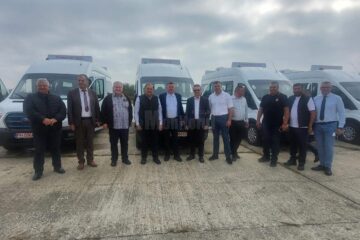 16 primari suceveni au primit de la Flutur cheile noilor microbuze electrice pentru transportul elevilor