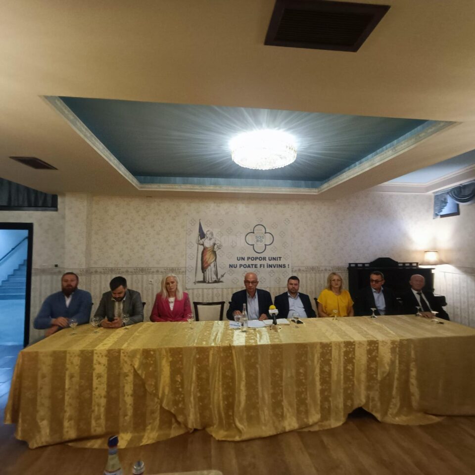 Ștefan Alexandru Băișanu alături de o parte dintre colegii săi din Biroul Politic Județean Ștefan Alexandru Băișanu alături de o parte dintre colegii săi din Biroul Politic Județean