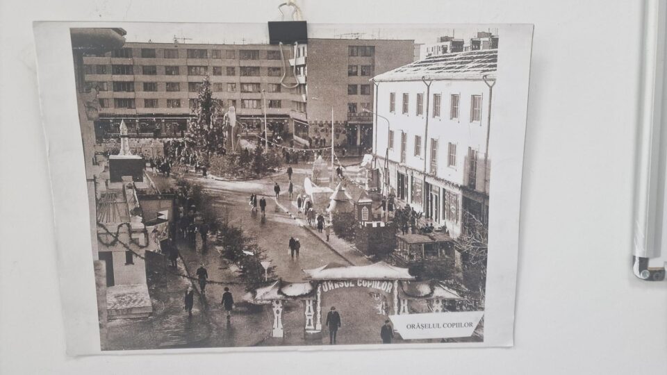 „Viziune spre trecut”, care cuprinde fotografii realizate de Dimitrie Balint