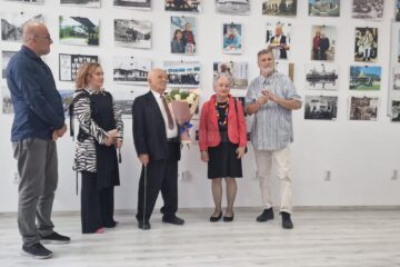 „Viziune spre trecut”, care cuprinde fotografii realizate de Dimitrie Balint