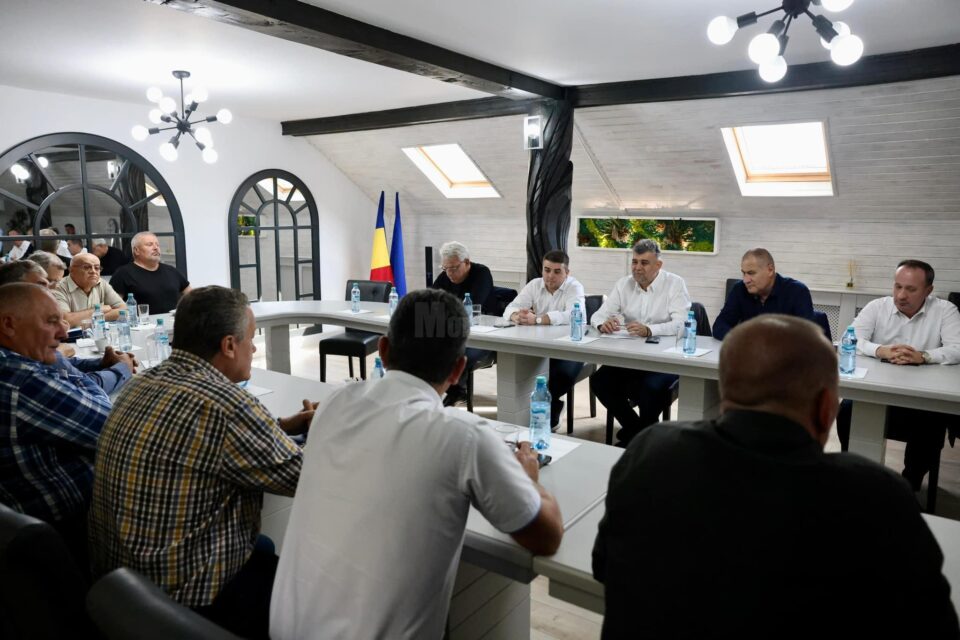 Premierul Ciolacu a discutat vineri, la Suceava, despre legea pensiilor cu reprezentanții minerilor Premierul Ciolacu a discutat vineri, la Suceava, despre legea pensiilor cu reprezentanții minerilor