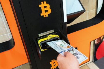 Escrocii acționează intens în mediul online (foto generic)