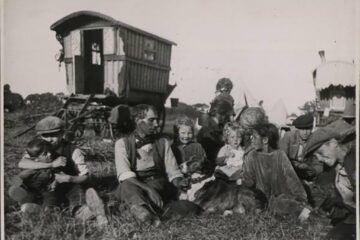 „Cățelul melancolic și purcelul pragmatic”