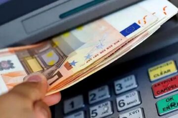 Escrocii acționează intens în mediul online (fotografie generică)