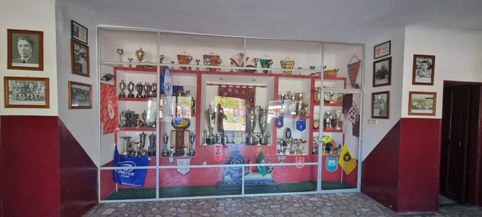 Vitrina cu trofee a RC Grivița