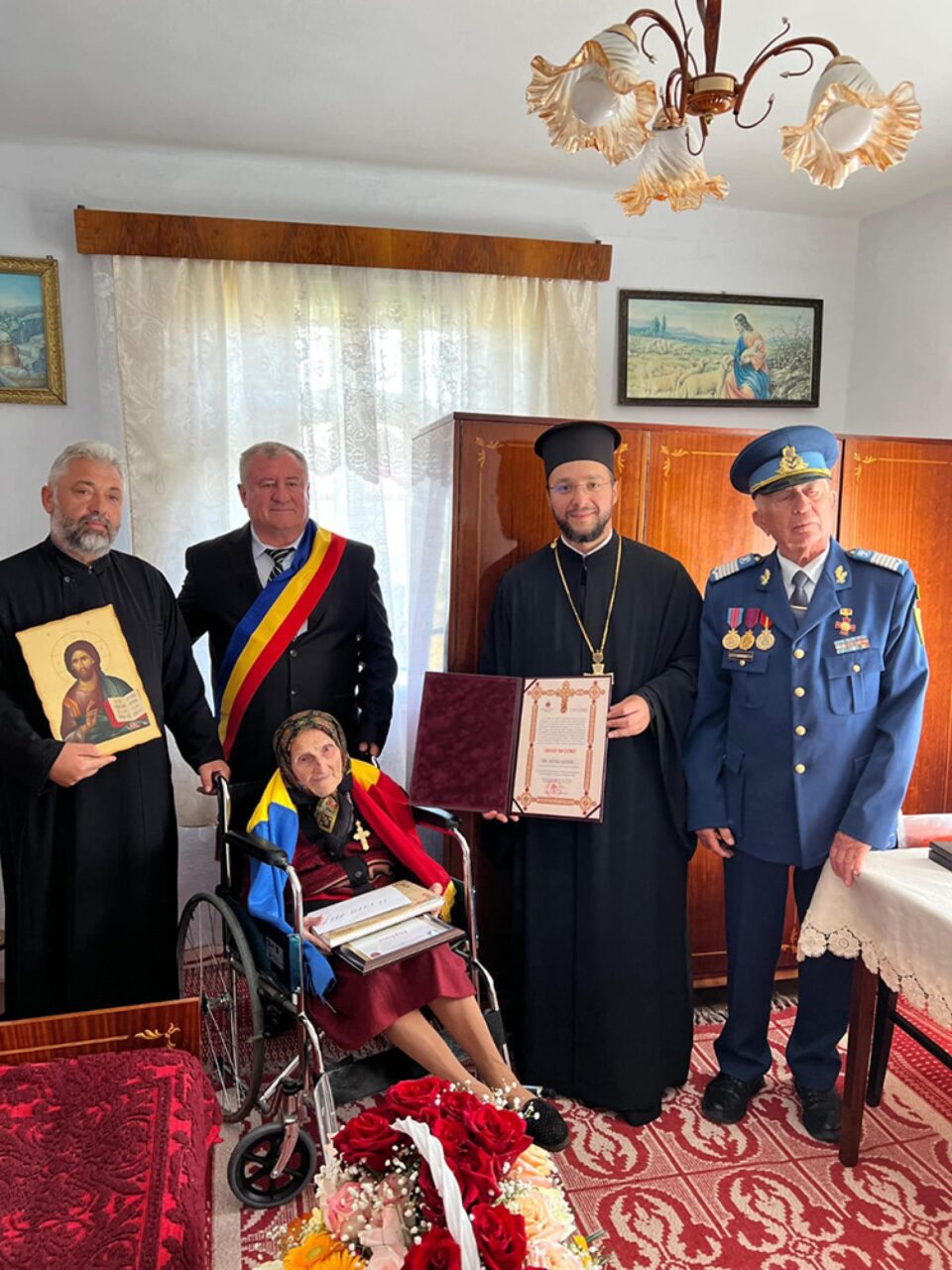 Aniversare Centenară și distincții de onoare conferite doamnei Catinca Maxinesei la Parohia Sasca Mare din comuna Cornu Luncii Aniversare Centenară și distincții de onoare conferite doamnei Catinca Maxinesei la Parohia Sasca Mare din comuna Cornu Luncii