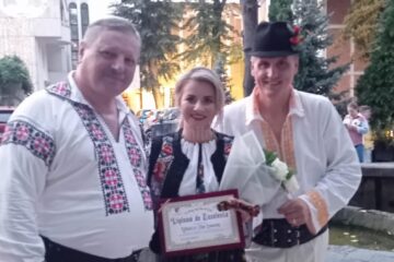 Mihaela Bârsan, inițiatoarea proiectului „10 pentru folclor”, a primit din partea autorităților județene botoșănene o Diplomă de Excelență