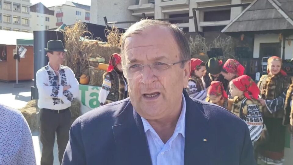 Flutur invită sucevenii și turiștii „să vină cu portbagajul gol” și să-l umple cu produse tradiționale la Târgul de toamnă „Produs în Bucovina” Flutur invită sucevenii și turiștii „să vină cu portbagajul gol” și să-l umple cu produse tradiționale la Târgul de toamnă „Produs în Bucovina”