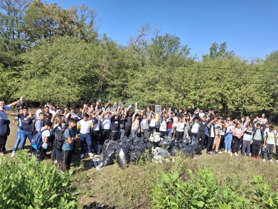 230 de elevi din Verești au participat la o amplă acțiune de ecologizare