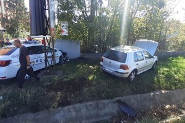Mașină de poliție, implicată într-un accident rutier, la Șcheia