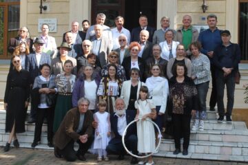 Întâlnirea de taină a membrilor Cenaclului Transfrontalier ,,Mașina cu Poeți”, Suceava – Cernăuți. Foto Marinel Dănilă