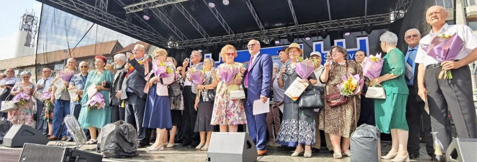 Primarul Ion Lungu a sărbătorit peste 2000 de Cupluri de Aur în cei 20 de ani de mandat Primarul Ion Lungu a sărbătorit peste 2000 de Cupluri de Aur în cei 20 de ani de mandat