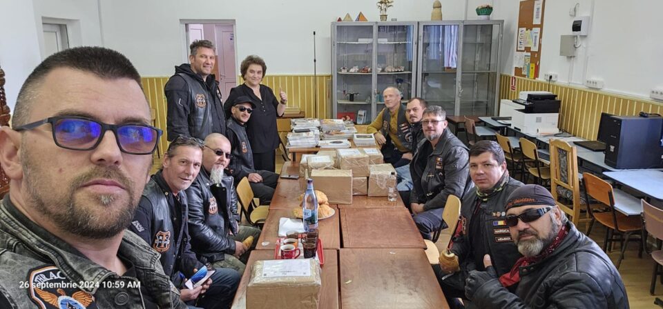 Clubul moto THRACVM.RC a oferit daruri elevilor din Bălăceana