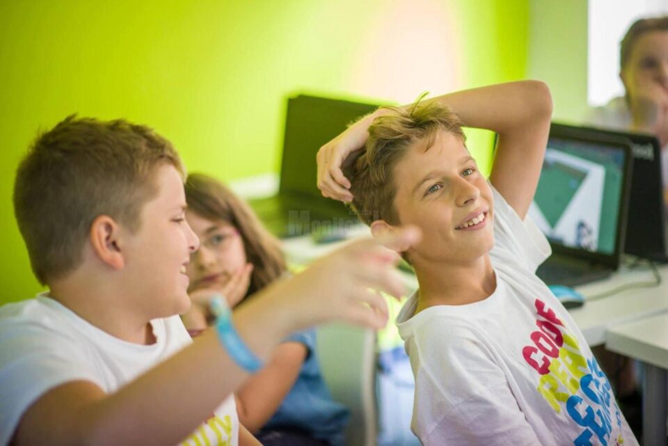 Logiscool Suceava începe un nou an școlar dedicat educației digitale, inteligenței artificiale și programării pentru viitorii inovatori de tehnologie