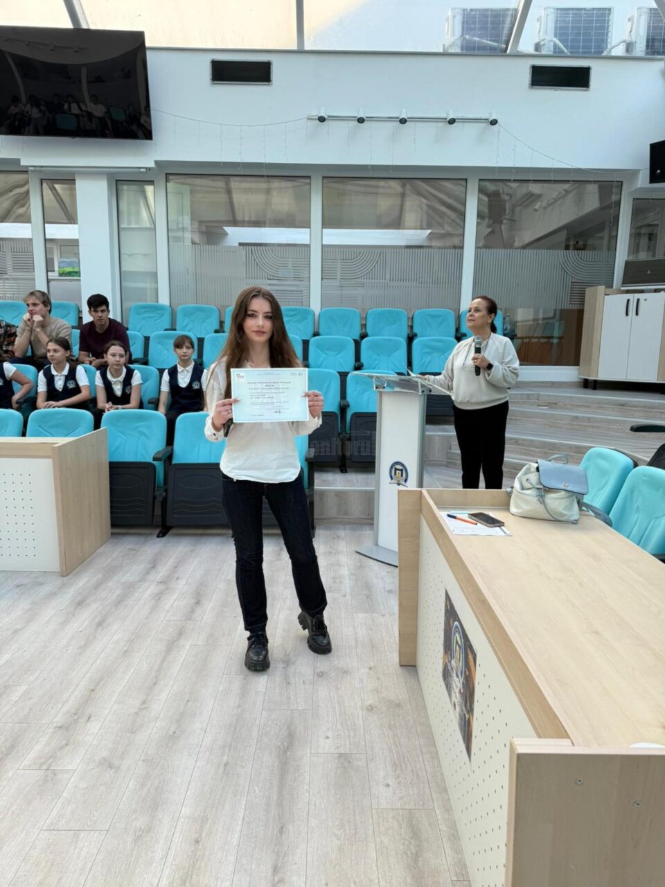 Diplome DELF, din partea Ministerului Educației din Franța, pentru elevi ai Colegiului ”Petru Rareș”