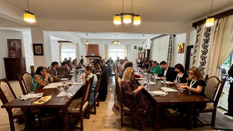 Cursurile „Școlii de excelență” organizate pentru medici de către Institutul Național de Recuperare, Medicină Fizică și Balneoclimatologie, găzduite de Mănăstirea Sihăstria Putnei