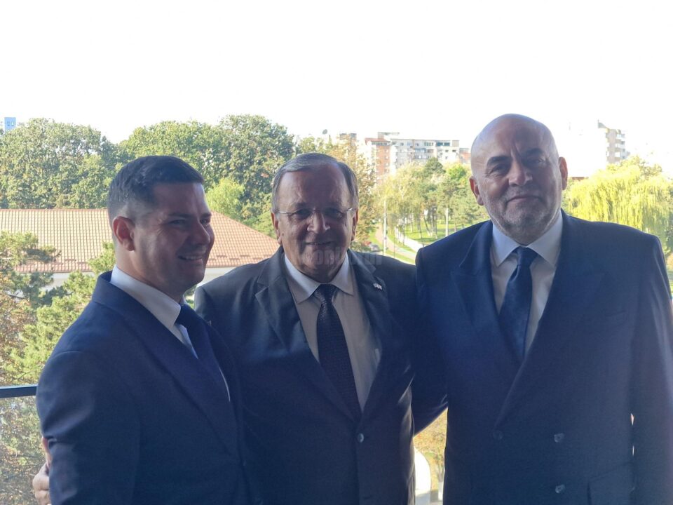 Dr. Calancea, Gheorghe Flutur și Vasile Rîmbu pe terasa de la Oncologie