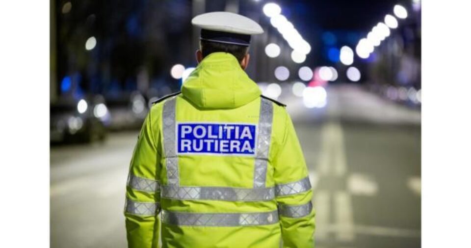 Dosar penal și amenzi de peste 6.000 de lei pentru un tânăr care se plimba cu motocicleta prin centrul Sucevei Dosar penal și amenzi de peste 6.000 de lei pentru un tânăr care se plimba cu motocicleta prin centrul Sucevei