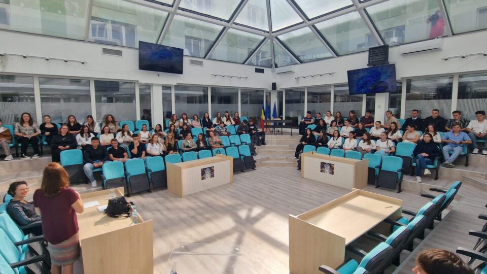 Peste 850 de diplome Cambridge, obținute de elevii Colegiului „Petru Rareș”, în ultimii 15 ani