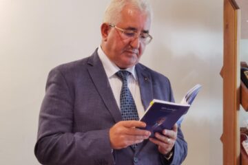 Ion Lungu a prezentat vineri, 27 septembrie, broșura cu realizările din cei 20 de ani în care a fost primar al Sucevei