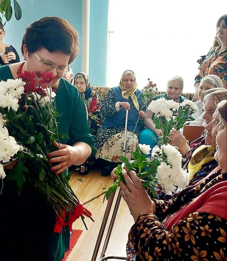 Alege să fii mângâiere! Pregătește un mic dar pentru bătrânii din căminele sucevene Alege să fii mângâiere! Pregătește un mic dar pentru bătrânii din căminele sucevene