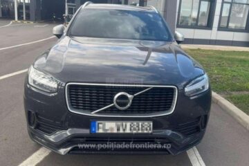 Autoturismul Volvo a fost indisponibilizat de polițiștii de frontieră
