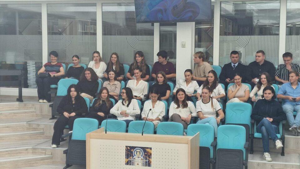 Diplome Cambridge pentru elevi de la Colegiul „Petru Rareș”