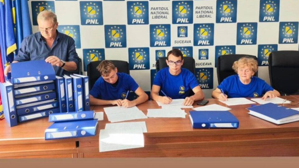 PNL Suceava a strâns 90.000 de semnături pentru susținerea candidaturii lui Nicolae Ciucă la alegerile prezidențiale PNL Suceava a strâns 90.000 de semnături pentru susținerea candidaturii lui Nicolae Ciucă la alegerile prezidențiale