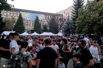 Noaptea Cercetătorilor Europeni, un eveniment care a adunat vineri mii de vizitatori pe esplanada universității sucevene