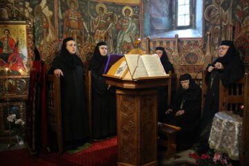 Preasfințitul Părinte Ieronim, Episcopul Daciei Felix, a fost prezent duminică în mijlocul obștii de la Mănăstirea Voroneț