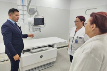 Spitalul Clinic din Suceava a dotat Pneumologia cu un sistem de radiografie digitală care permite inclusiv investigarea pacienților în scaun cu rotile