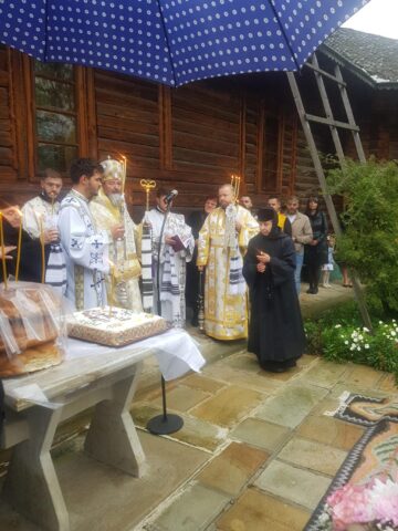 Preasfințitul Părinte Ieronim, Episcopul Daciei Felix, a fost prezent duminică în mijlocul obștii de la Mănăstirea Voroneț
