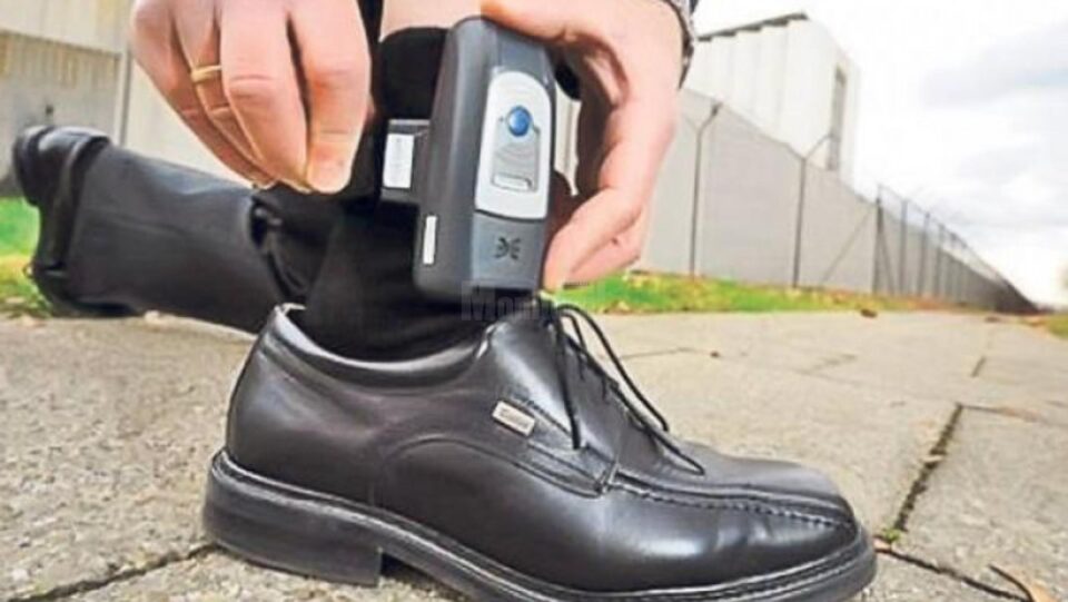 Brățările electronice pot fi folosite și de polițiștii suceveni pentru protecția victimelor agresiunilor. Foto digi24.ro Brățările electronice pot fi folosite și de polițiștii suceveni pentru protecția victimelor agresiunilor. Foto digi24.ro