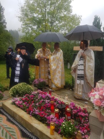 Preasfințitul Părinte Ieronim, Episcopul Daciei Felix, a fost prezent duminică în mijlocul obștii de la Mănăstirea Voroneț