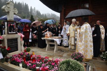Preasfințitul Părinte Ieronim, Episcopul Daciei Felix, a fost prezent duminică în mijlocul obștii de la Mănăstirea Voroneț
